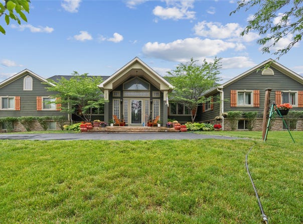 1328 NW 120th Street, Clive, IA 50325