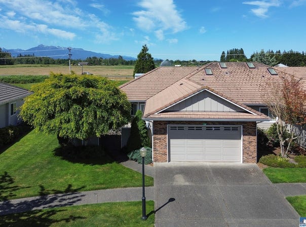 40 Cascadia Loop, Sequim, WA 98382