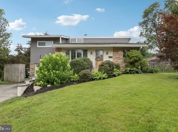 607 LAUNFALL ROAD, PLYMOUTH MEETING, PA 19462