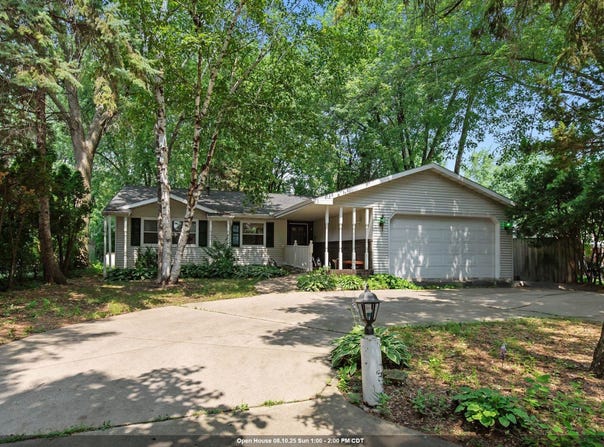 840 W SOUTH PARK Avenue, OSHKOSH, WI 54902