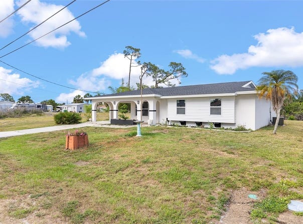 3552 MIDDLETOWN STREET, PORT CHARLOTTE, FL 33952