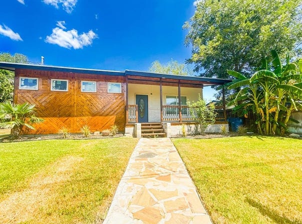 704 Clare, Beeville, TX 78102