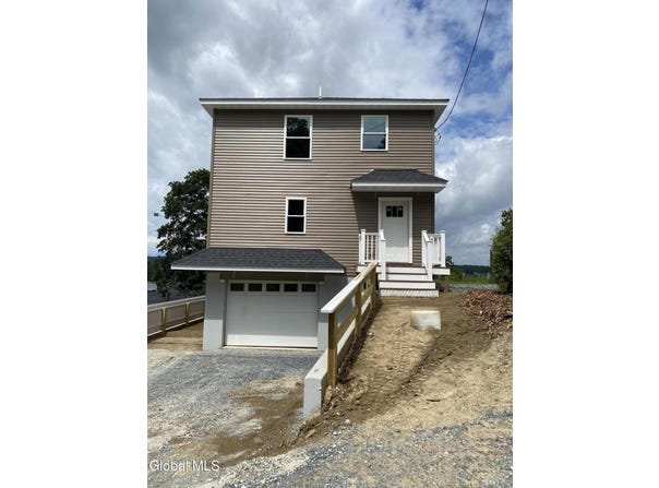 26 1st Street, Schodack, NY 12033