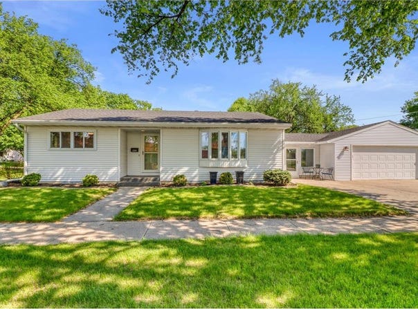 1204 20th Avenue S, Moorhead, MN 56560