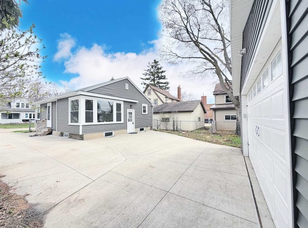 225 E CIRCLE Street, APPLETON, WI 54911