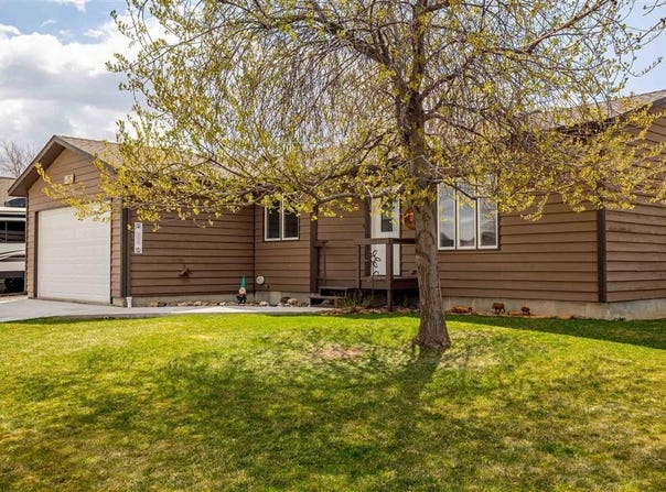 2908 Glacier Ave, Cody, WY 82414