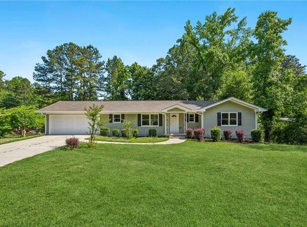 805 Gettysburg Trail NE, Kennesaw, GA 30144