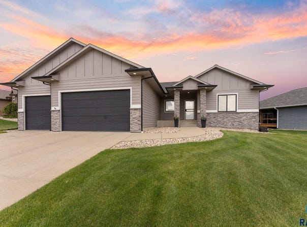 1917 S Firefly Dr, Sioux Falls, SD 57110
