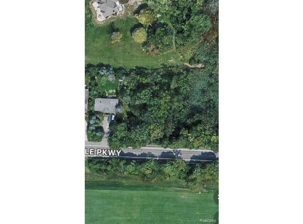 Parkway Road, Grosse Ile Twp, MI 48138