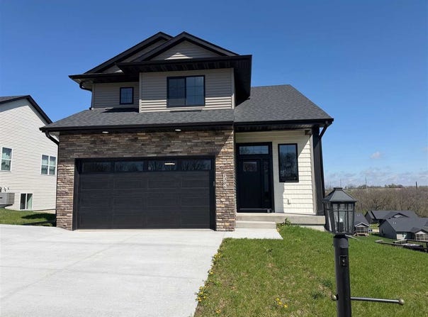 1306 E Gable Way, Tiffin, IA 52340