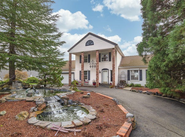 575 Country Aire Drive, Grants Pass, OR 97526