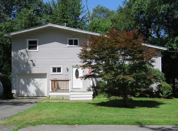 14 Richardson Rd, Hudson, MA 01749