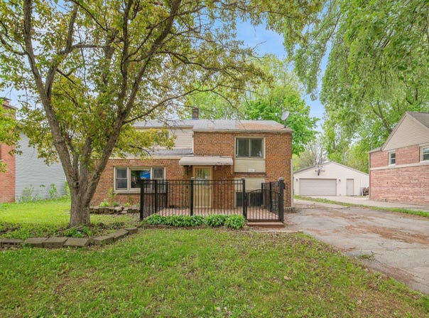 745 CARVER Lane, MENASHA, WI 54952
