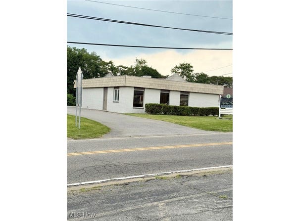 16793 St Clair Avenue, East Liverpool, OH 43920