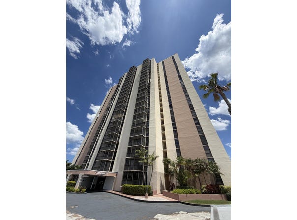 20301 W Country Club Drive, Aventura, FL 33180