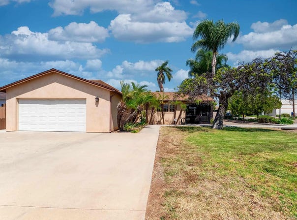10208 Prospect Ave, Santee, CA 92071