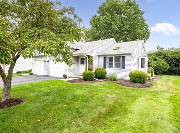 125 Flower Dale Drive, Greece, NY 14626