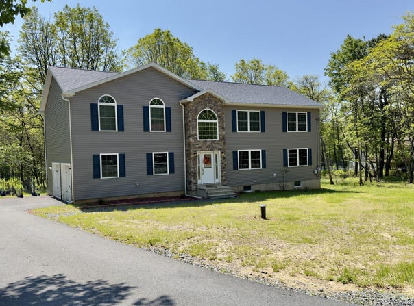 2292 Bismark Road, Blakeslee, PA 18610