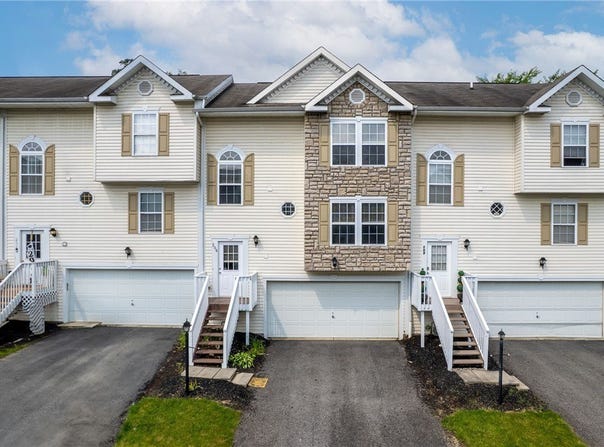 206 Mountain Dr, Carnegie, PA 15106