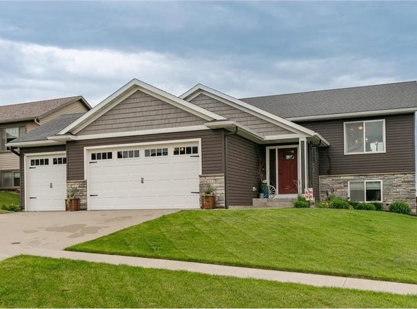 657 Towne Drive NE, Byron, MN 55920