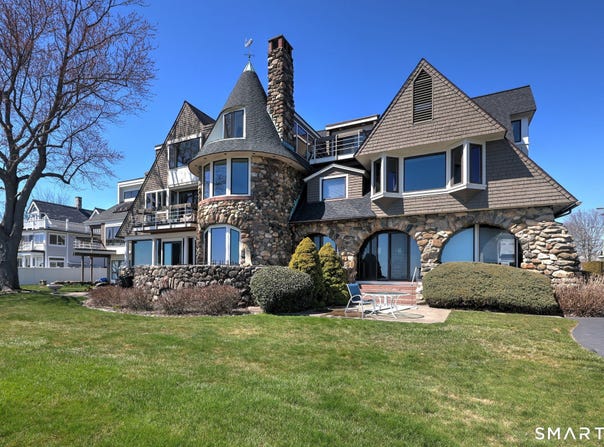 8 Seaside Avenue, Milford, CT 06460