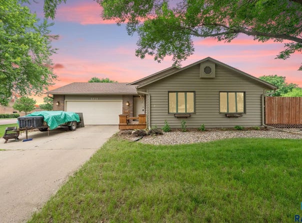 4413 S Holbrook Ave, Sioux Falls, SD 57106