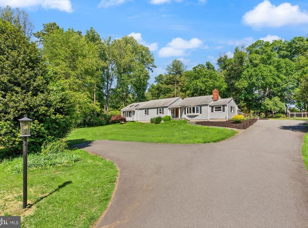815 SENECA Road, GREAT FALLS, VA 22066