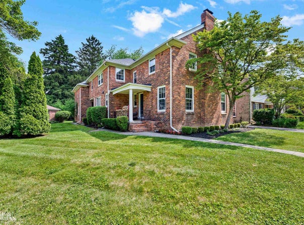 276 Lewiston, Grosse Pointe Farms, MI 48236