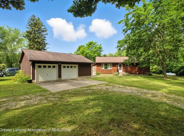 16106 Peacock Road, Haslett, MI 48840