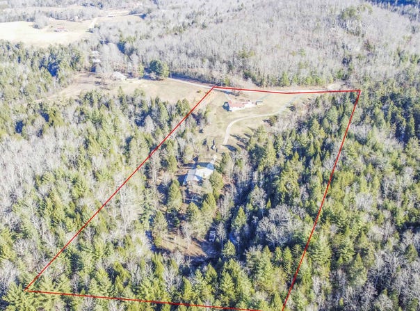 5625,5637 Grave Hill Rd Rd, Oneida, TN 37841