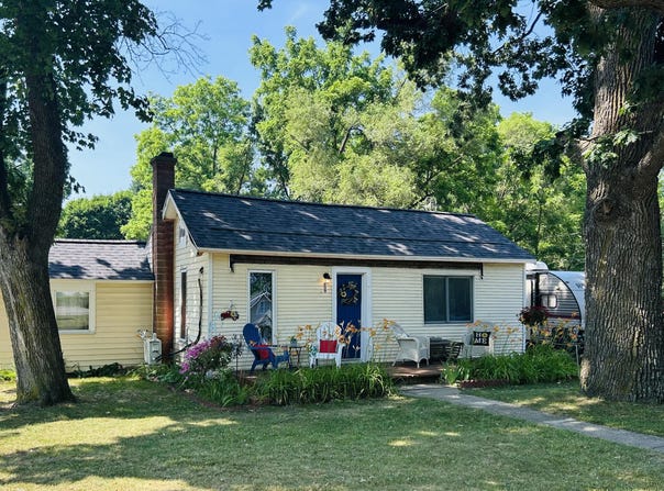 609 E Van Deinse Street, Greenville, MI 48838