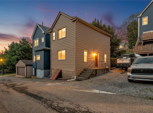 155 Hallock St, Mt Washington, PA 15211
