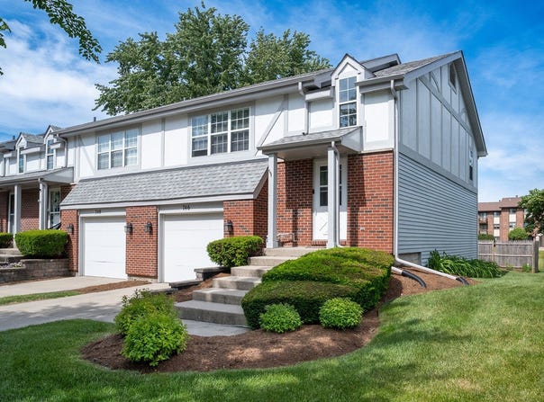 746 Eletson Drive, Crystal Lake, IL 60014