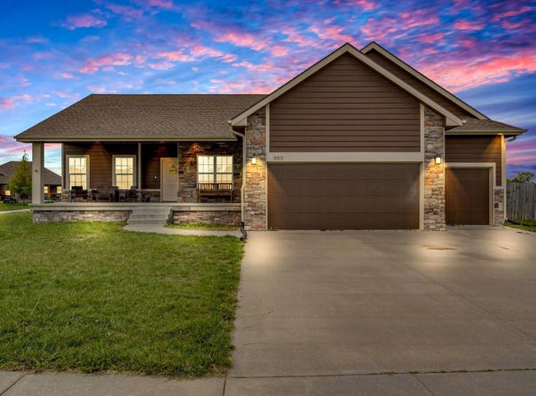 9911 Lavendar Ln, Manhattan, KS 66502