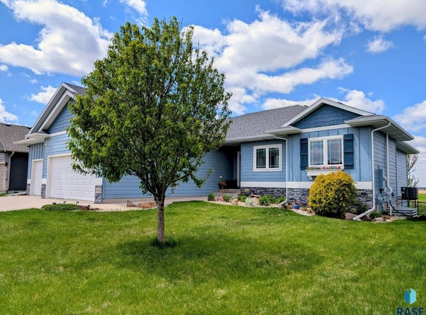 1305 S Gill Ave, Sioux Falls, SD 57106