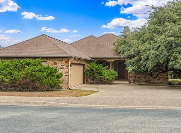 1705 Valencia Dr, Kerrville, TX 78028