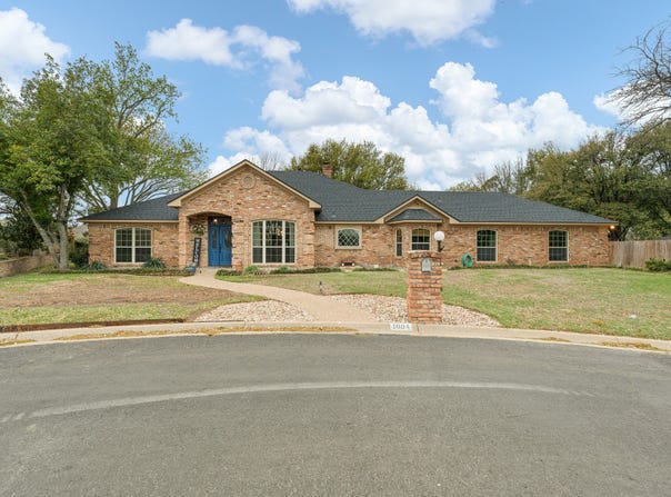 1004 Canyon Court, Cleburne, TX 76033