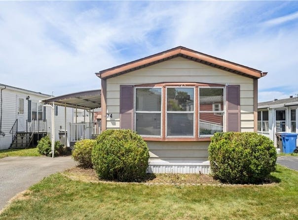 74 Bayview Park, Middletown, RI 02842