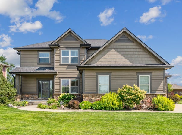 15914 Wilden Drive, Urbandale, IA 50323