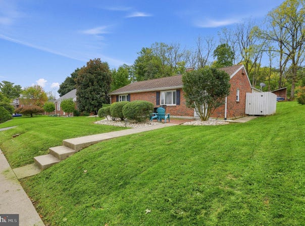 2142 READING Boulevard, READING, PA 19609