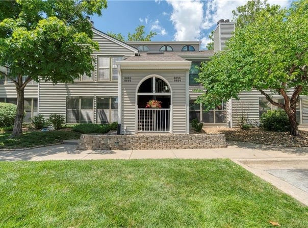 8858 W 106th Terrace, Overland Park, KS 66212