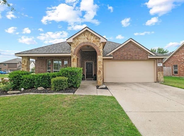 1054 Dancing Waters Avenue, Forney, TX 75126
