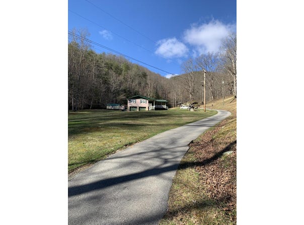 1016 Montgomery Road, Cumberland, KY 40823