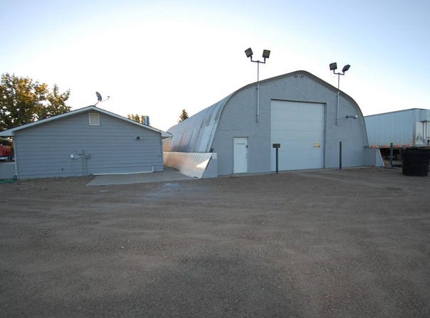 17 E 9th St, Fairview, MT 59221