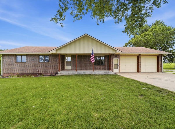 6824 NW Nickell RD, Topeka, KS 66618