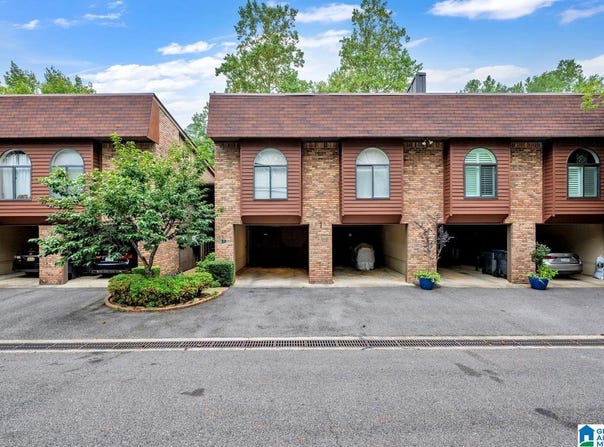 138 WEST GREEN, VESTAVIA HILLS, AL 35243
