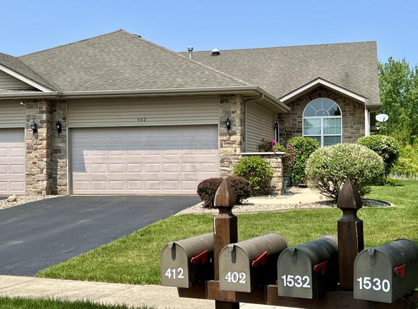 402 W Gard Drive, Crown Point, IN 46307