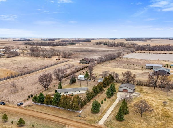 47573 255Th St, Renner, SD 57055