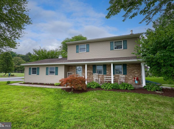 400 COUNTRYSIDE DRIVE, EPHRATA, PA 17522
