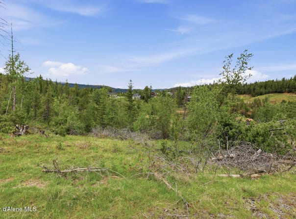 120 BLAZING SADDLE Ct, Pinehurst, ID 83850